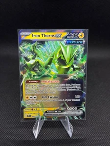 Pokémon TCG - Scarlet & Violet Prismatic Evolutions - Iron Thorns EX - 032/131 - Picture 1 of 2