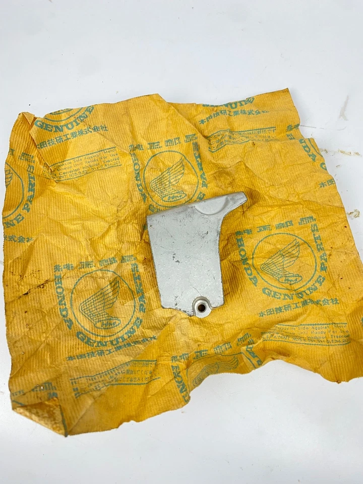 Cubierta de cadena de piñón para Honda S90 CS90 CL90 ST90 NOS 11661-028-000 Foto 1 de 4