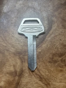 Scatola portaoggetti bagagliaio logo Ford Galaxie 1965 1966 vuota chiave rara vintage NOS - Foto 1 di 4