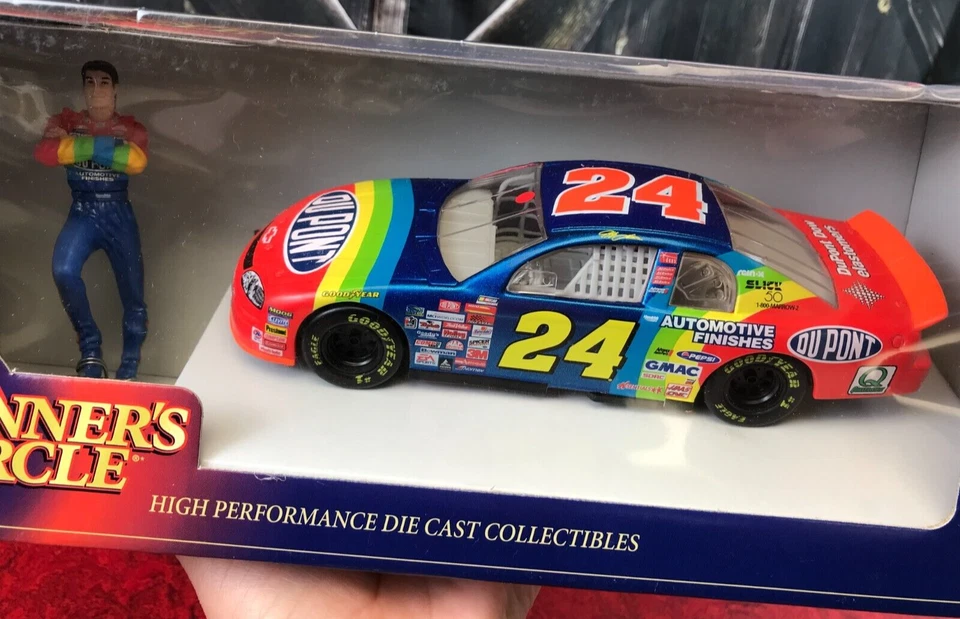 NUEVO EN CAJA SELLADO Diecast Hasbro Nascar Du Pont CHEVY MONTE CARLO #24 JEFF GORDON 1:24 Foto 1 de 4