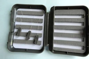 BOITE 200 MOUCHES SLIT double face 125x95x28 100g fly box threader pass fil - Photo 1/1