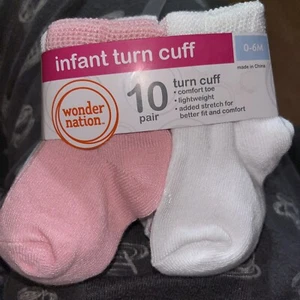 Paquete de 10 calcetines Wonder Nation para niñas de 0 a 6 meses con puño giratorio infantil - Imagen 1 de 4