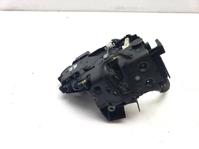 ЗАМОК ДВЕРИ ЗАДНИЙ ПРАВЫЙ СО СТОРОНЫ ВОДИТЕЛЯ LAND ROVER DISCOVERY L319 2010 FQM000146 - Изображение 1 из 4