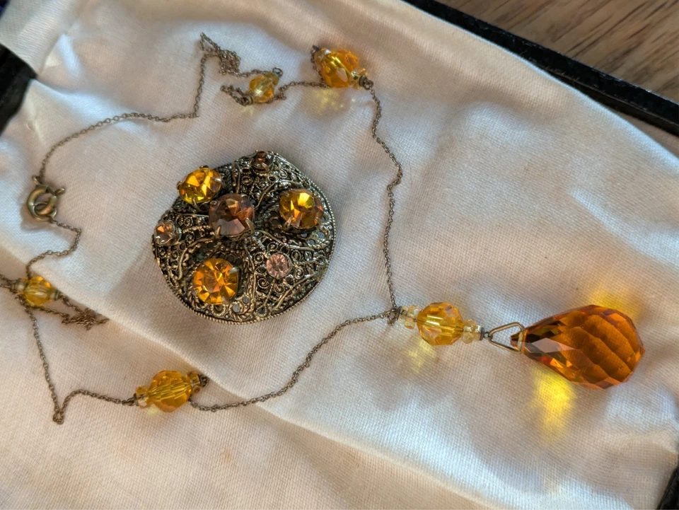 Vintage Art deco Czech jewellery. Amber glass  necklace and brooch. Boxed - Image 1 of 4