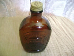 LOG CABIN AMBER SYRUP GLASS BOTTLE-1776-1976 BICENTENNIAL- LIBERTY BELL STARS. - Picture 1 of 9