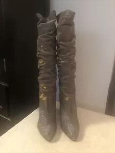 Bota elástica Stuart Weitzman Smashing Pyrite Nocturne dorada metálica 8,5 M nueva en caja - Imagen 1 de 12