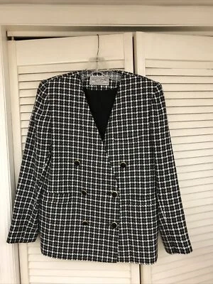 Blazer Suits Me tamanho 4 pequeno peito duplo preto/branco, em excelente estado usado! - Imagem 1 de 4