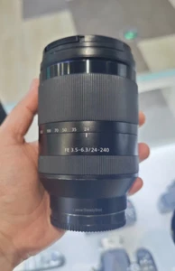 Sony SEL 24-240mm f/3.5-6.3 IF AF OSS Telephoto Zoom Lens for E-Mount -95% New - Picture 1 of 13