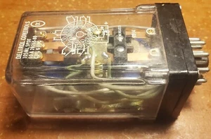Elektrisches Relais SPDT 10A 6V Spule Deltrol Steuerungen gesteckt - Bild 1 von 3