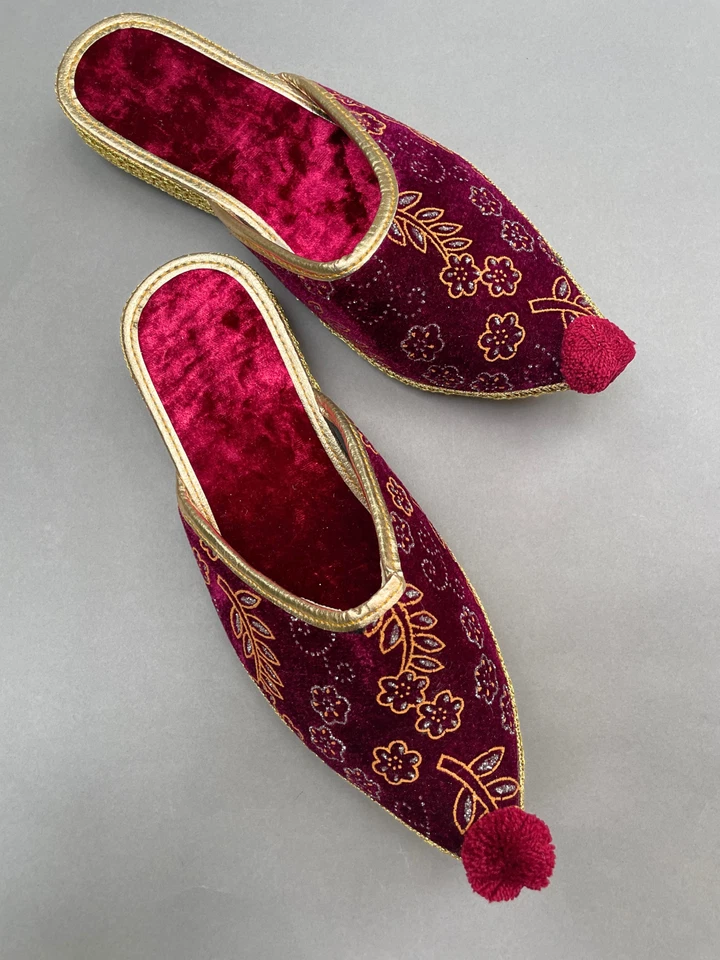 Dark Red Babouche Henna Shoes with PomPoms - EU37 Costume, Bachelorette Parties Foto 1 de 4