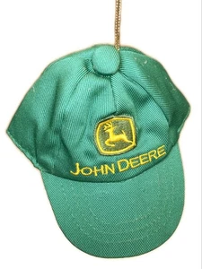 Cappello mini berretto da baseball verde ornamento natalizio John Deere - Foto 1 di 3