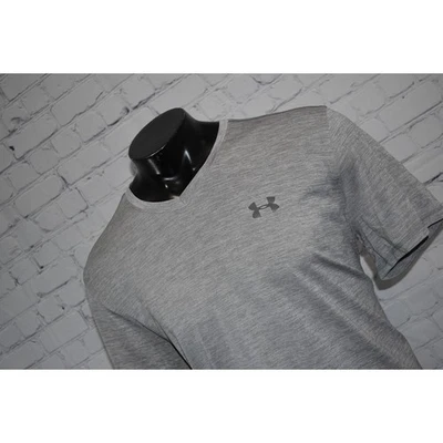 Camisa Under Armour Para Hombre Talla 2XL Suelta Gimnasio HeatGear Poliéster Rendimiento Cuello en V Foto 1 de 4