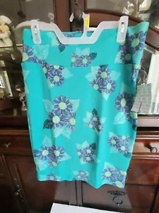 LuLaRoe Cassie Skirt Size L Teal background NWT - Picture 1 of 3