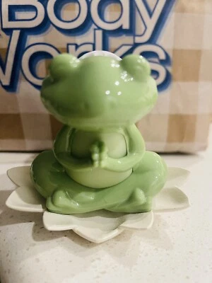 BATH & BODY WORKS YOGA FROG FLOWER LIGHT UP WALLFLOWER FRAGRANCE PLUG IN HOLDER - Image 1 of 4