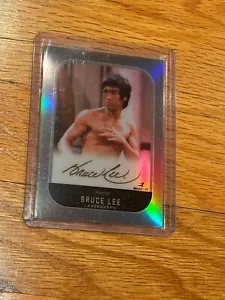 BRUCE LEE # 203 RICORDO 50° ANNIVERSARIO LASERGRAPH CARD RIFRATTORE - Foto 1 di 3