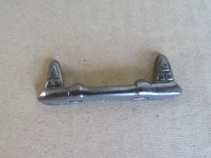 670J Jouet Ancien Tôle Pare Choc et Feux pour Voiture L 6,4 cm - Imagen 1 de 4