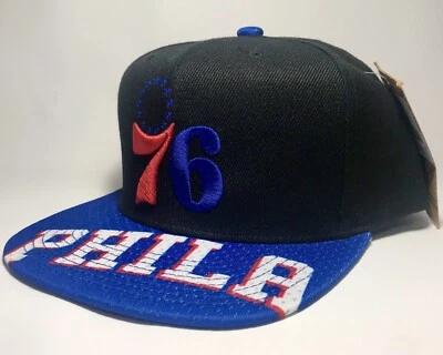 Chapéu Snapback Mitchell & Ness Masculino NBA Philadelphia 76ers Snapshot Preto/Real - Imagem 1 de 4