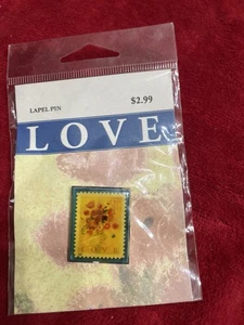 PIN DE SOLAPA SELLO POSTAL CONMEMORATIVO USPS EE. UU. 37 CENTAVOS "TE AMO" EN ORG. PAQUETE. - Imagen 1 de 2