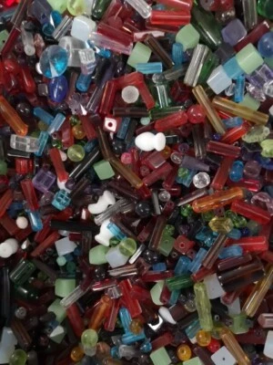 GLASPERLEN Perlenpaket 1kg Mischung bunt verschiedene Größen Hobbyauflösung - Bild 1 von 2