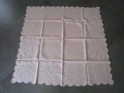 Nappe a thé ancienne brodée 116x116cm - Photo 1/3