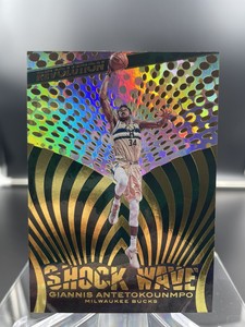 2018-19 Panini Revolution Shock Wave Impact Giannis Antetokounmpo #15