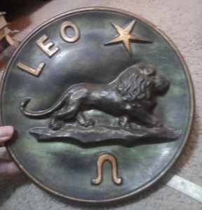 Vintage LEO Zodiac Sign Chalkware Wall Plaque Astrology Horoscope 10.5” Round - Picture 1 of 7