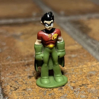 Mini Figura de Acción Robin Batman 1.25" de Alto Juguete de PVC Pequeño ✅ DC Comics Foto 1 de 4