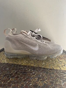 NUOVE Nike Air VaporMax 2021 Flyknit farina d'avena da donna bianche/crema taglia 6,5 DC9454-101 - Foto 1 di 6