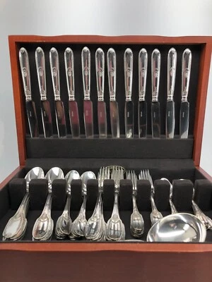 Empire by Olier & Caron Plata de Ley 119 piezas servicio para 12, con cofre Foto 1 de 4