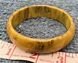 Brazalete de baquelita vintage remolino grueso ancho pulsera remolino verde amarillo - Imagen 1 de 14