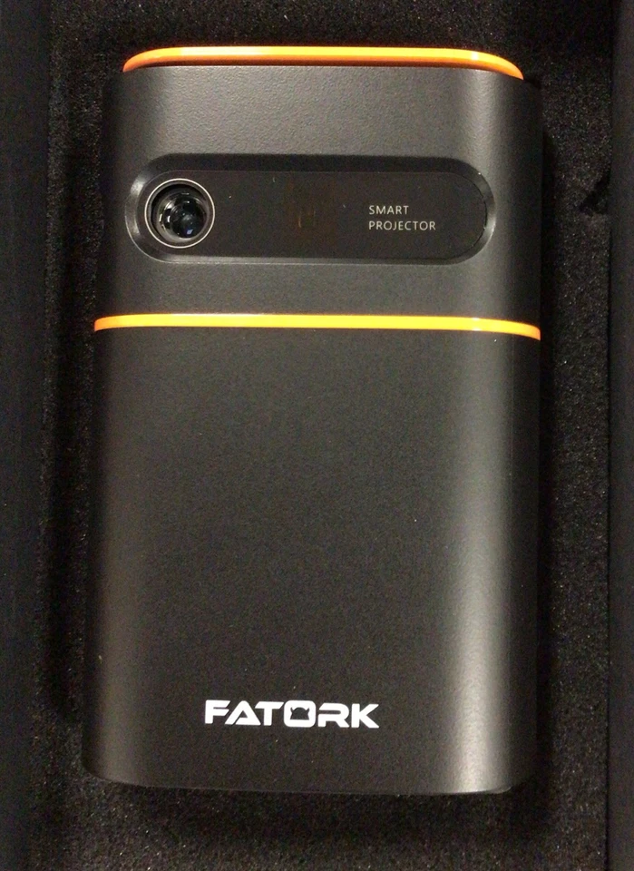 FATORK Mini Proyector con 5G WiFi, 1080P HD Pequeño Proyector Corto WIFI Clásico Foto 1 de 2
