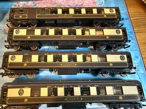 Juego de 4 entrenadores Pullman Hornby OO - Imagen 1 de 9