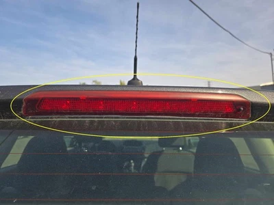 Luz de freno central de montaje alto usada se adapta a: Ford C-max 2017 grado A Foto 1 de 4