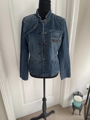 Chaqueta Mossimo Denim Estilo Militar con Bolsillo en el Pecho y Cierre de Botones Talla M Foto 1 de 4