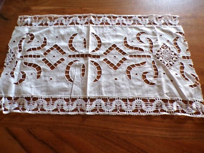 Linge ancien 1 pièce de Lin blanc broderies fleurs et dentelle ( ref 24 ) - Photo 1/3