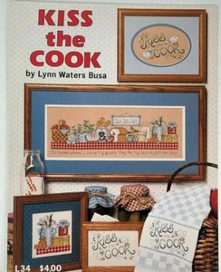 KISS THE COOK Lynn Waters Busa Graph-It Arts Cross-Stitch Book Leaflet #L34 - Foto 1 di 1