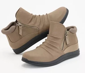 New Clarks Cloudsteppers Breeze Range Slip On Cushioned Zip Booties Taupe 11M - Picture 1 of 8