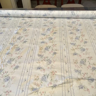8 + jardas de tecido vintage por Diversitech General Cream com tom azul pequeno floral  - Imagem 1 de 4