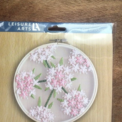 Kit de bordado Leisure Arts projeto “Wild Angelica” novo - Imagem 1 de 4