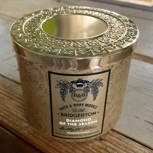 Vela Bath & Body Works Bridgerton 3 mechas oro diamante de la temporada foco - Imagen 1 de 5