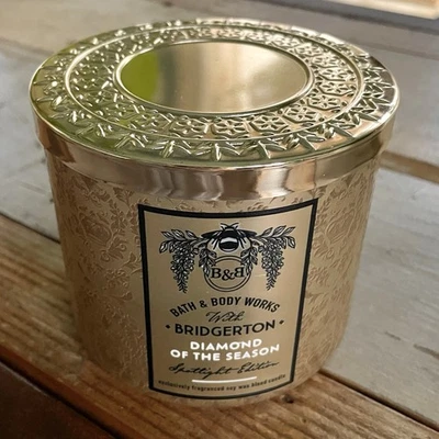 Vela Bath & Body Works Bridgerton 3 mechas oro diamante de la temporada foco Foto 1 de 4