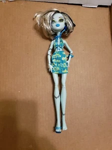 Monster High Skull Shores Frankie Stein Full Color Puppe unvollständig  - Bild 1 von 1
