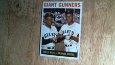 1964 Topps baseball card # 306 Giant Gunners EXEX+ ( Mays)