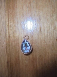 Antique gold tear drop charm - Picture 1 of 8
