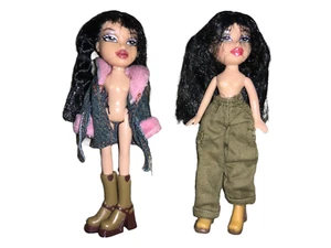 2 small 4 1/2 inch Bratz Dolls - Picture 1 of 7