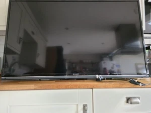 Excellent 46" SHARP AQUOS LED Full HD HD-Ready Freeview TV Black Dolby Surround - Picture 1 of 6