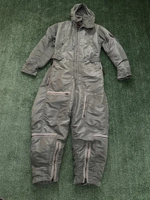 Mono de vuelo vintage CWU-1/P para hombre pequeño largo verde oliva traje de vuelo con capucha Foto 1 de 4