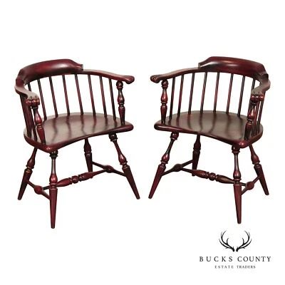 Винтажная пара кресел с низкой спинкой с искусственно состаренной отделкой Duckloe Bros. - Изображение 1 из 4