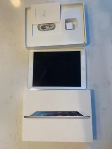 Apple iPad Air 16GB Wi-Fi Silver MD788LL/A - Picture 1 of 2