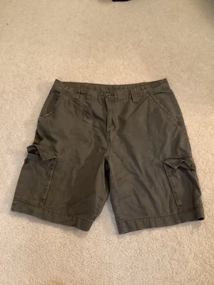 Men’s Open Trails Dark Olive Green Cargo Shorts Size 36 Retro Vintage Y2K - Image 1 of 4